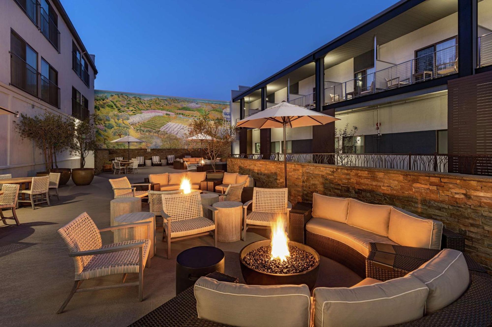 Hilton Garden Inn Davis Downtown Kültér fotó